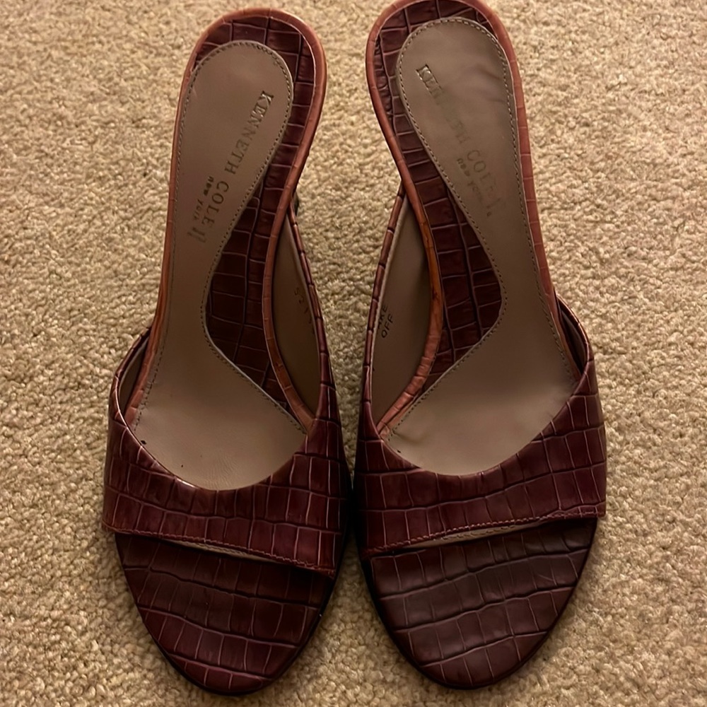 NWT Kenneth Cole Wedged Sliders